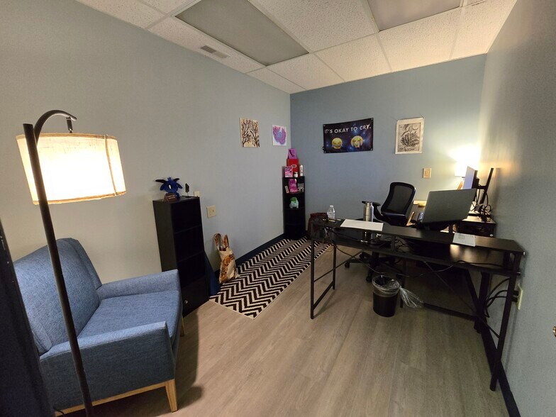 More Photos Of 41 Main St, Florence Loft Creative Space For Lease