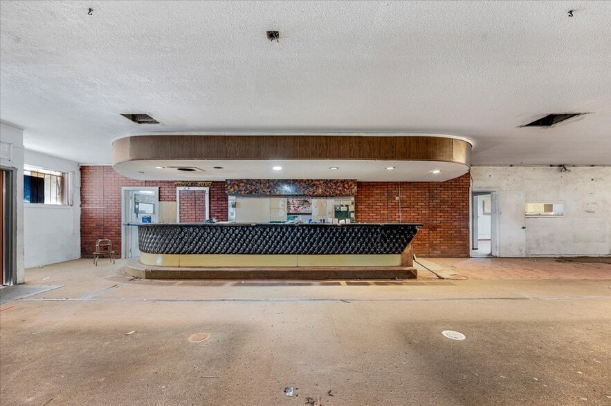More Photos Of 624 Park Blvd, Orange Cove General Retail For Sale