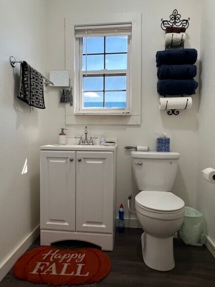 More Photos Of 189 E Greenville St, Alba Convenience Store For Sale