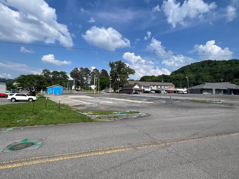 More Photos Of 14164 US Highway 431, Guntersville General Retail For Sale