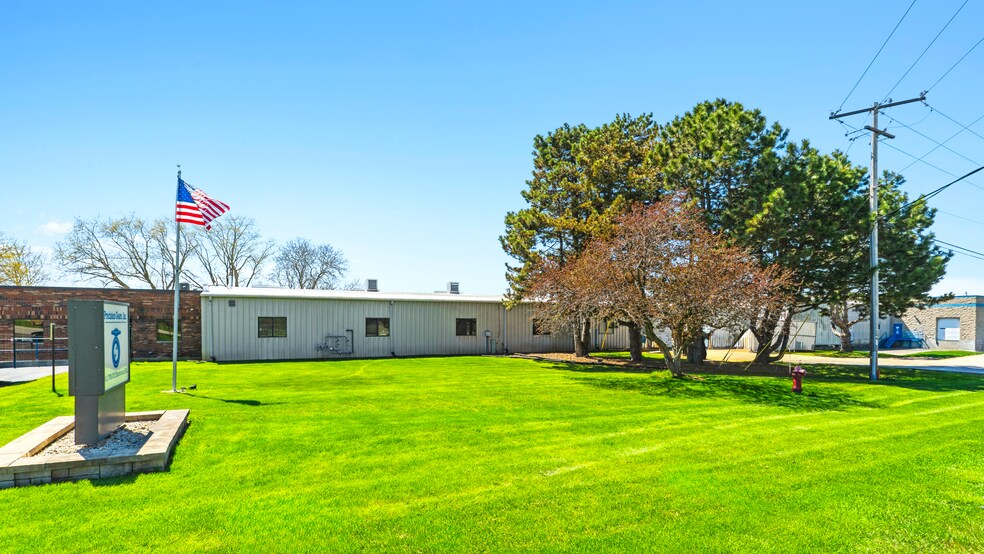 Primary Photo Of N13W24705 Bluemound Rd, Pewaukee Manufacturing For Sale