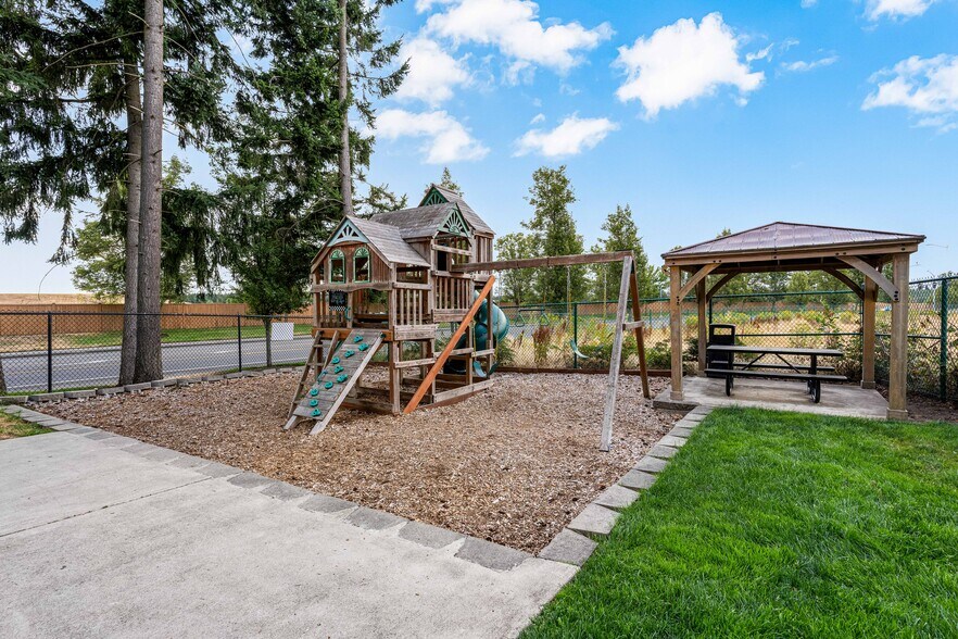 More Photos Of 18002 Lipoma Firs E, Puyallup Apartments For Sale
