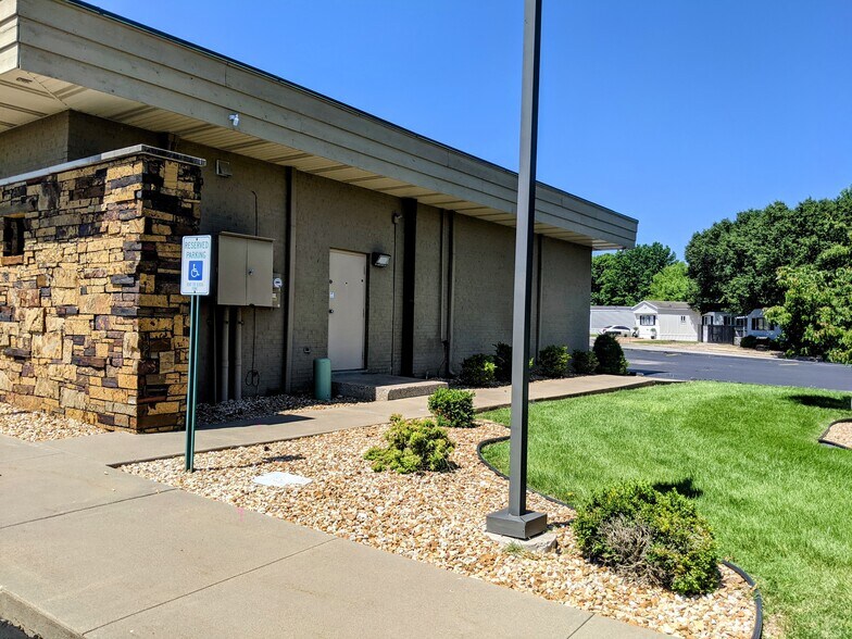 More Photos Of 1919 Fitz Ln, Nixa Drugstore For Lease