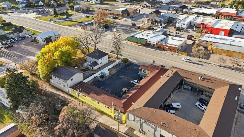 More Photos Of 214 E Cleveland St, Sundance Hotel For Sale