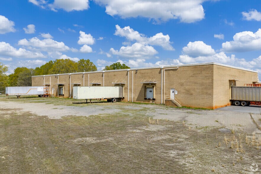 More Photos Of 375 Sharpe Ln, Hiddenite Distribution For Sale