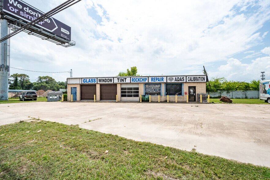 More Photos Of 17717 Highway 59 N, Humble Auto Repair For Sale
