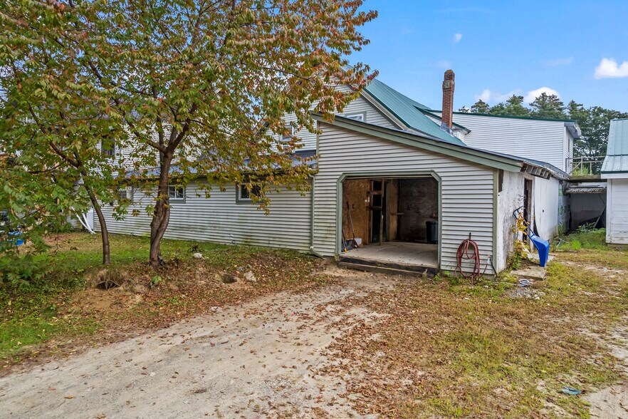 More Photos Of 680 Maine Ave, Farmingdale Storefront Retail Office For Lease