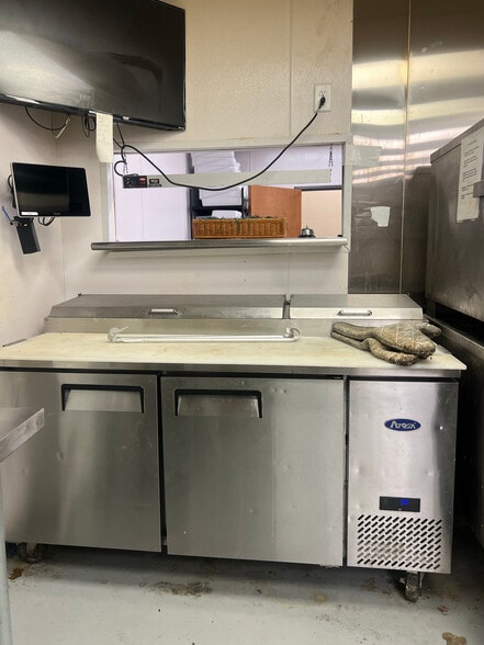 More Photos Of 7481 E US Highway 36, Avon Freestanding For Sale