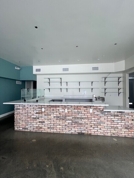 More Photos Of 219 Ave I, Redondo Beach Storefront For Lease