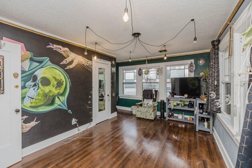 More Photos Of 2808 E Douglas Ave, Wichita Storefront Retail Office For Sale
