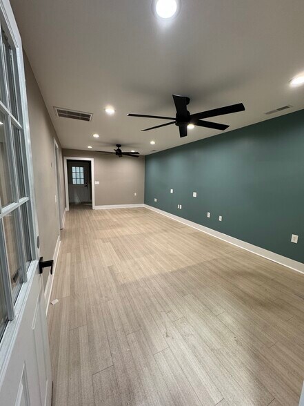 More Photos Of 1817 Baker Rd, High Point Warehouse For Lease