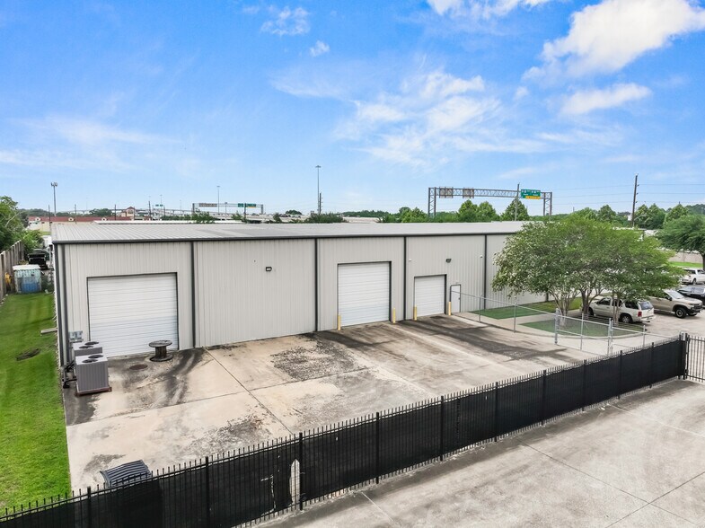 More Photos Of 11821 S Sam Houston Pky W, Houston Warehouse For Sale