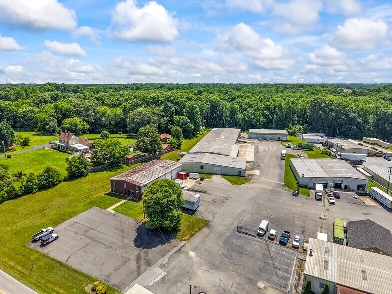 More Photos Of 10490 N NC Highway 150, Clemmons Flex For Lease