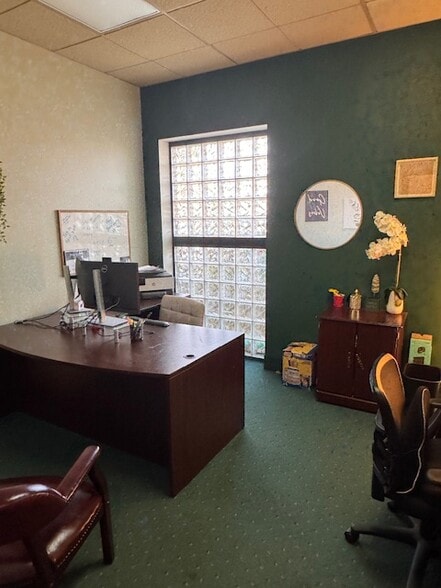 More Photos Of 1041 US Highway 19, Holiday Office For Sale