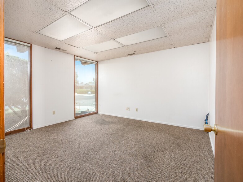 More Photos Of 3200 S Fairway St, Visalia Office For Lease