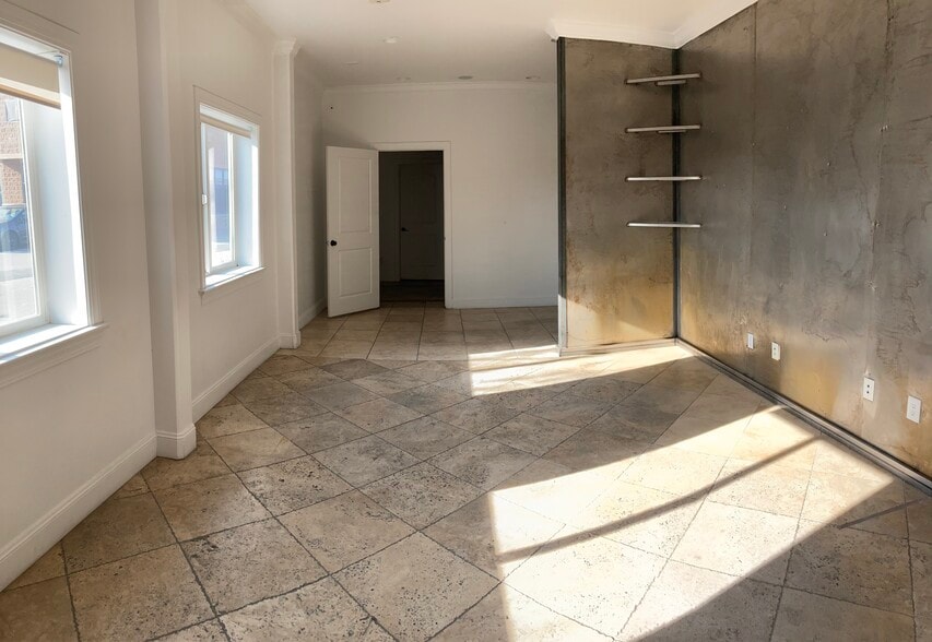 More Photos Of 111 N Geneva Rd, Orem Light Manufacturing For Lease