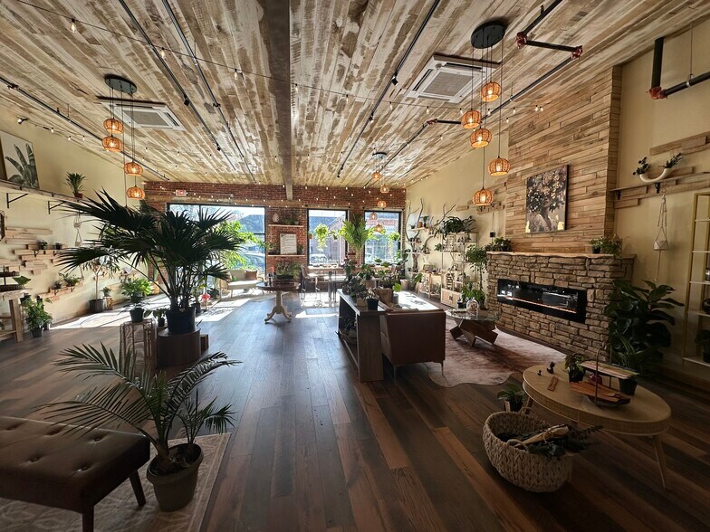 More Photos Of 154 S Main St, Zelienople Freestanding For Lease