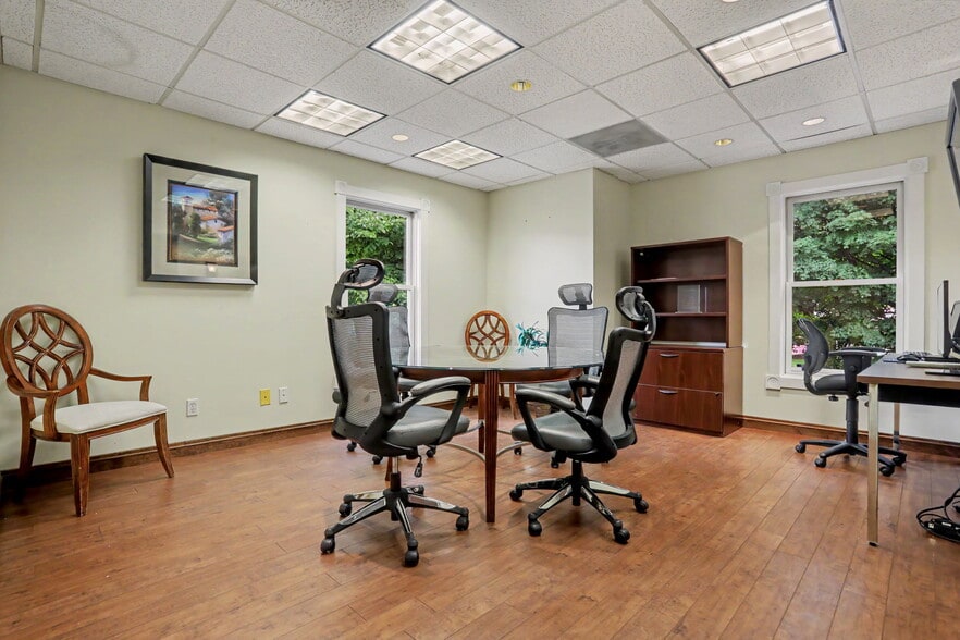 More Photos Of 27 Mill Plain Rd, Danbury Office For Sale