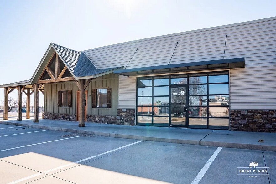 More Photos Of 204 S Broadway Ave, Hinton Storefront Retail Office For Sale