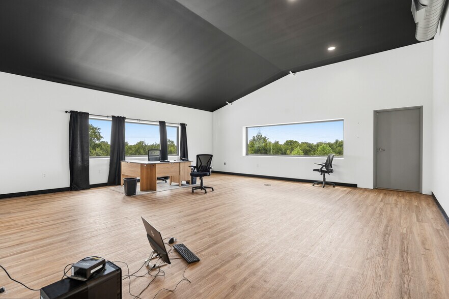More Photos Of 22900 W Skelly Rd, Haskell Light Manufacturing For Sale