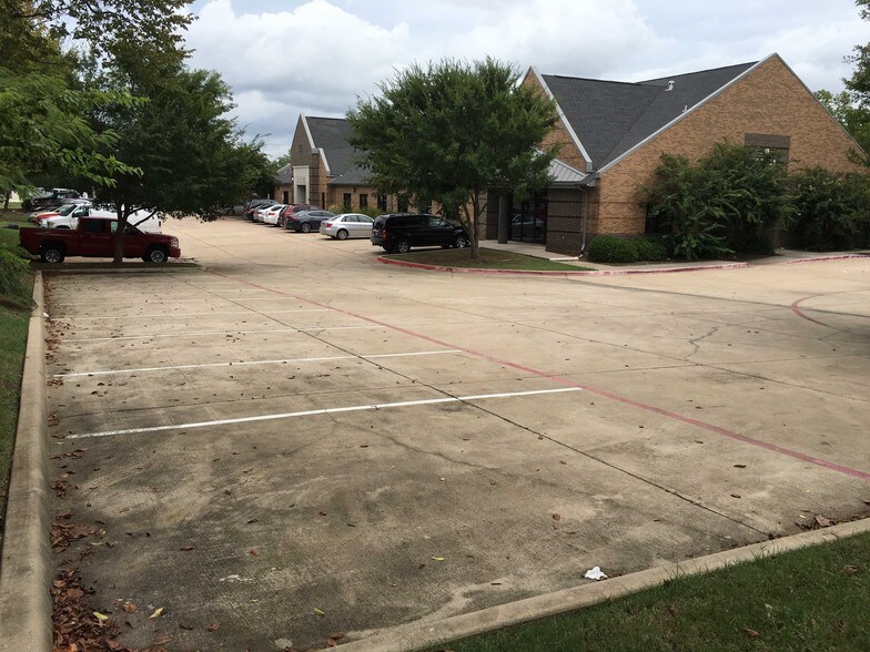More Photos Of 306 E Randol Mill Rd, Arlington Office For Lease