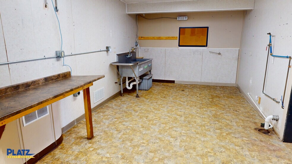 More Photos Of 8024-8028 E Market St, Warren General Retail For Lease