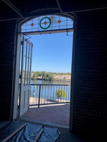 More Photos Of 445 W Weber Ave, Stockton Office For Lease