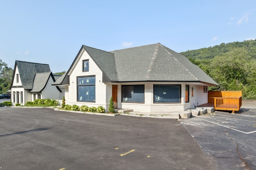 More Photos Of 192 Ny-17, Tuxedo Park Restaurant For Lease