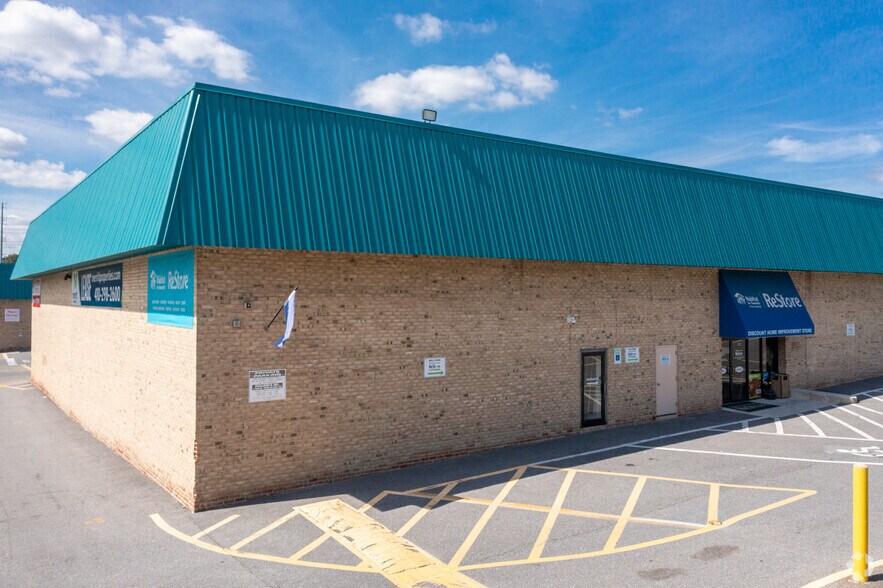 More Photos Of 7 W Aylesbury Rd, Timonium Unknown For Lease