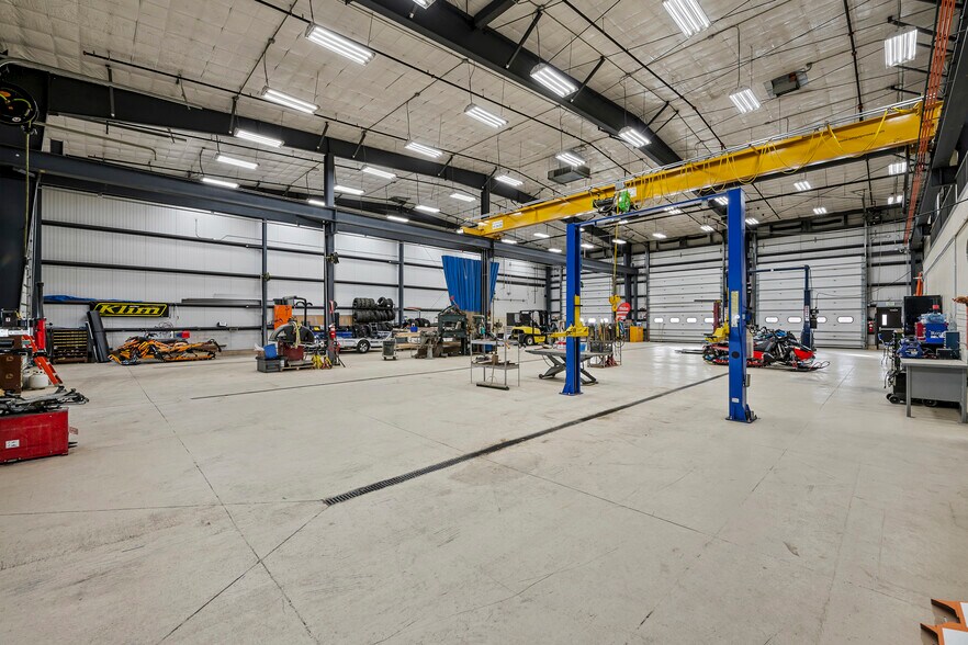 More Photos Of 371 Prospector Dr, Evanston Freestanding For Sale