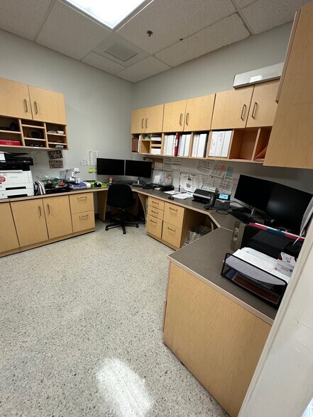 More Photos Of 842 Sunset Lake Blvd, Venice Medical For Lease