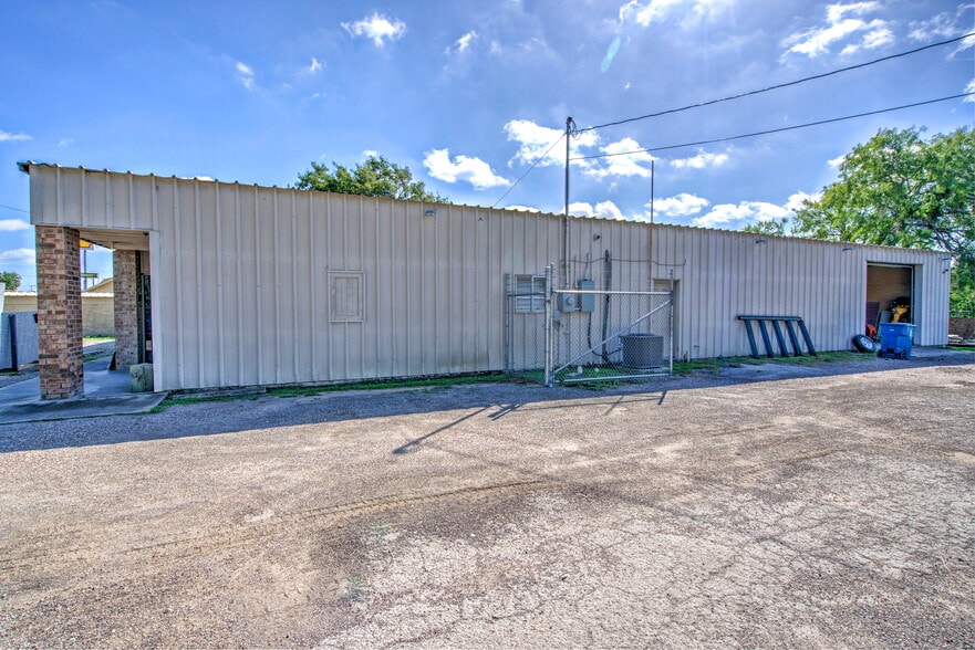 More Photos Of 1016 Voss Ave, Odem Warehouse For Sale