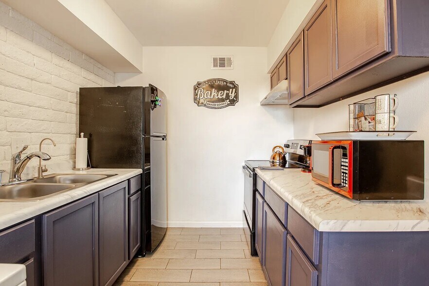 More Photos Of 7031 N 80th Ave, Glendale Apartments For Sale