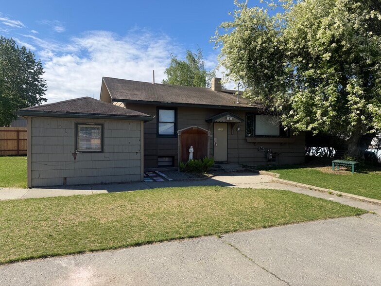 More Photos Of 900 W Fireweed Ln, Anchorage Flex For Sale