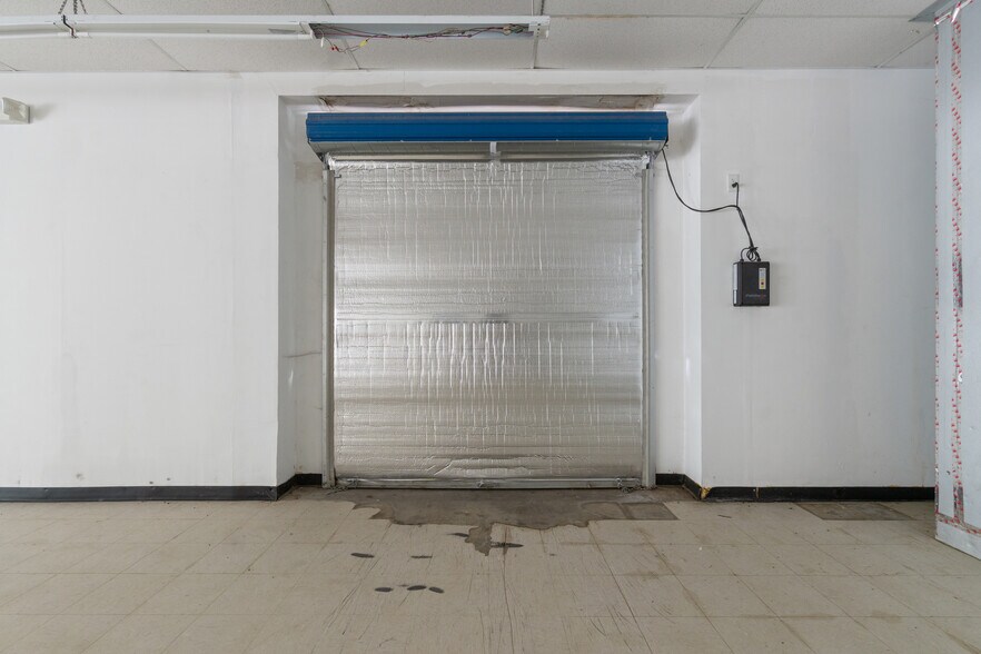 More Photos Of 722 S Highway 59, Decatur Freestanding For Lease