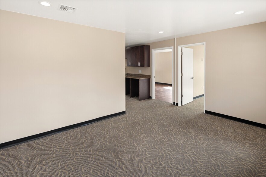 More Photos Of 19944 Ballinger Way NE, Shoreline Office For Sale