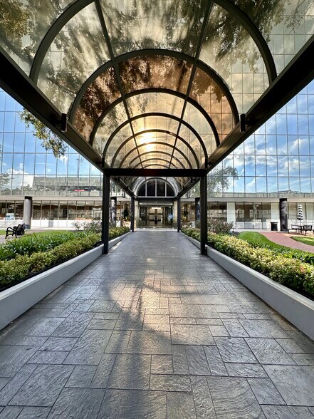 More Photos Of 13430 Northwest Fwy, Houston Office For Lease