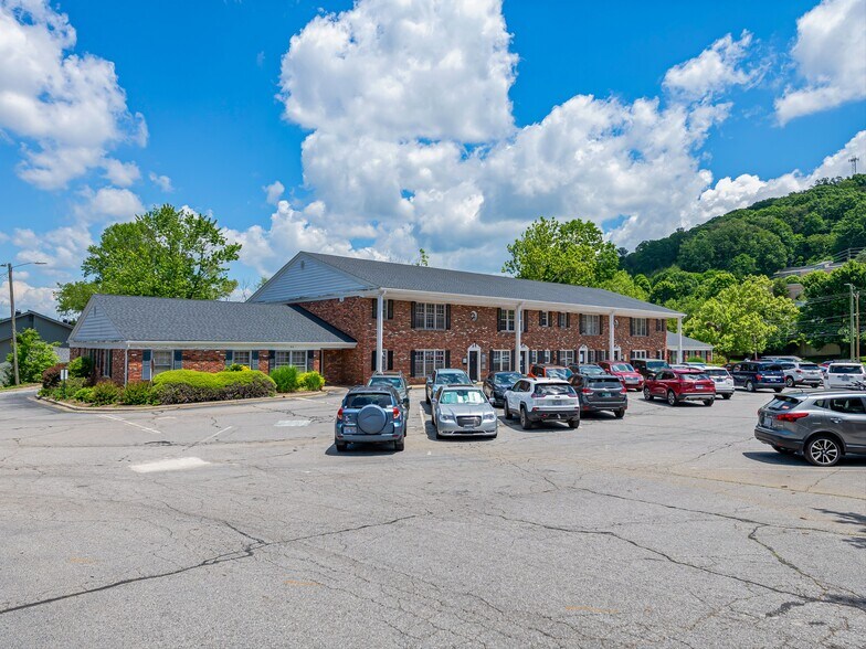 More Photos Of 5 Doctors Park, Asheville Medical For Lease