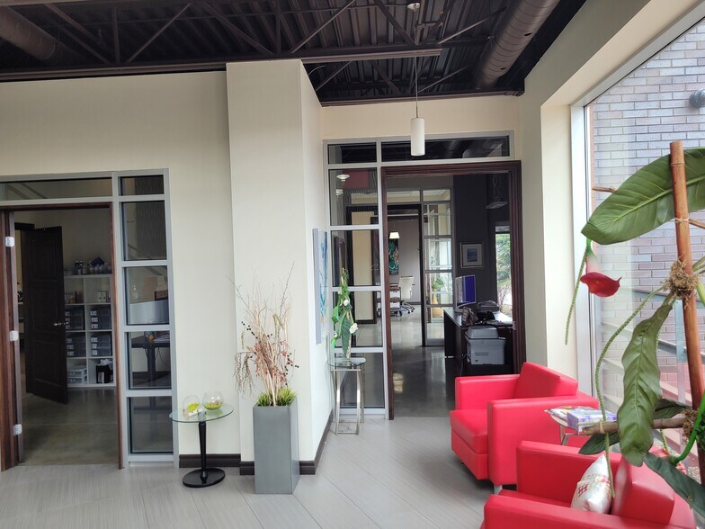 More Photos Of 10 Rue Gaston-Dumoulin, Blainville Light Distribution For Lease