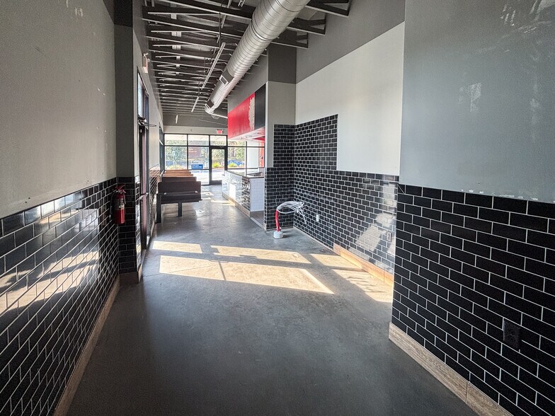 More Photos Of 413 Drive in Ln, Moncks Corner Storefront Retail Office For Lease