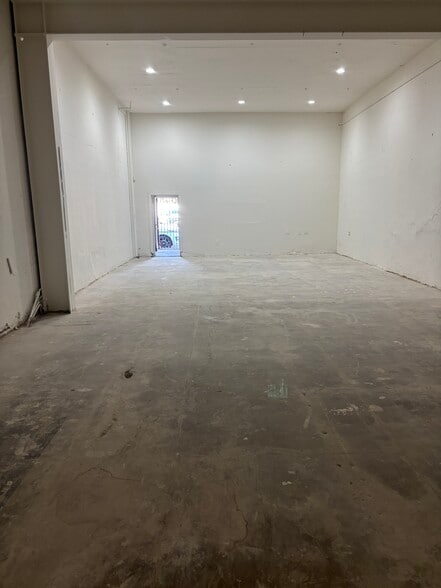 More Photos Of 3783 Cahuenga Blvd, Studio City Office Residential For Lease