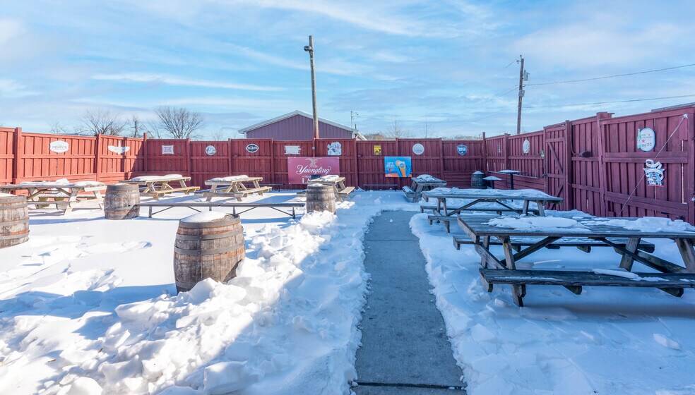 More Photos Of 2816 Old North Point Rd, Baltimore Bar For Sale