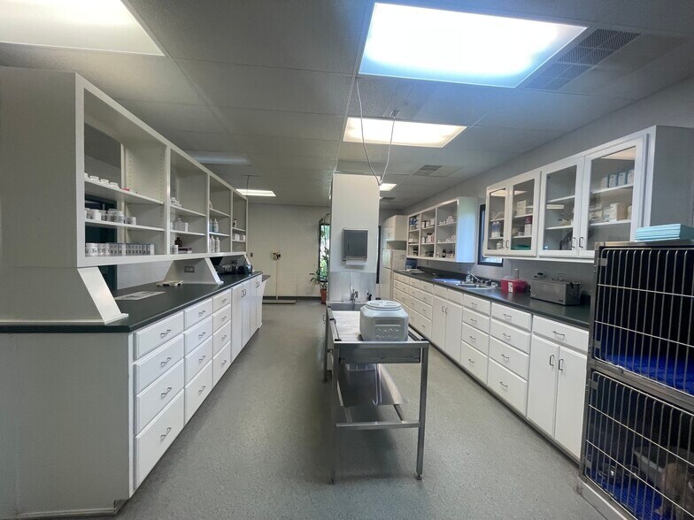 More Photos Of 84 W University Pky, Jackson General Retail For Sale