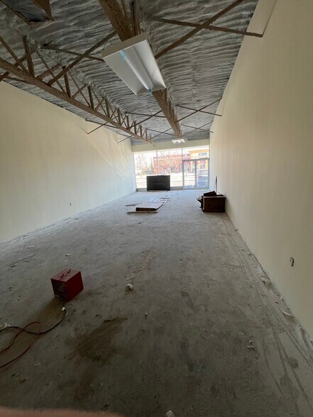 More Photos Of 349-359 Ch De La Grande-Cote, Boisbriand Storefront For Lease