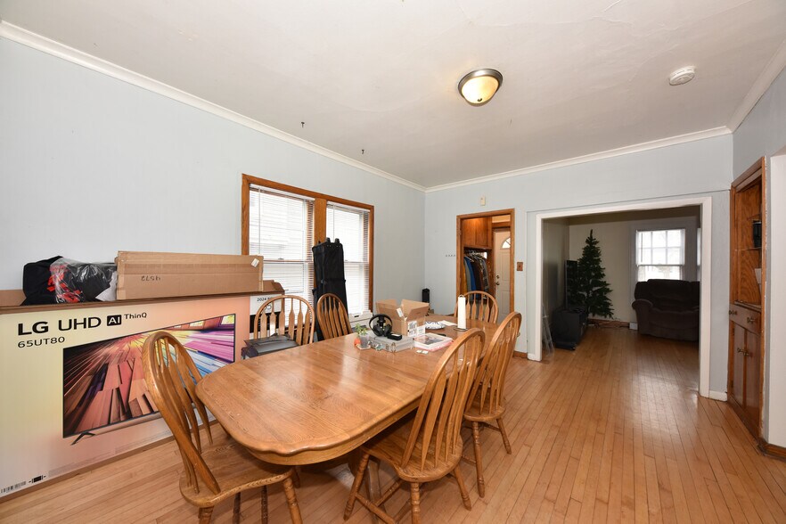 More Photos Of 2940 N Maryland Ave, Milwaukee Apartments For Sale