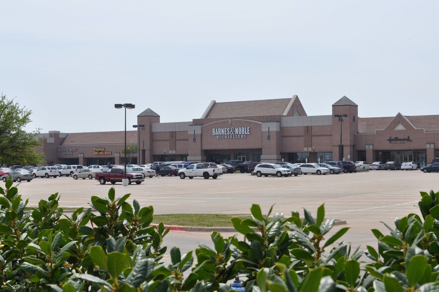 More Photos Of 7447-7505 N MacArthur Blvd, Irving General Retail For Lease