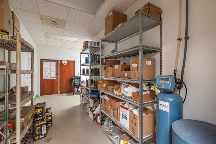 More Photos Of 2120 Hauser St, La Crosse Warehouse For Sale