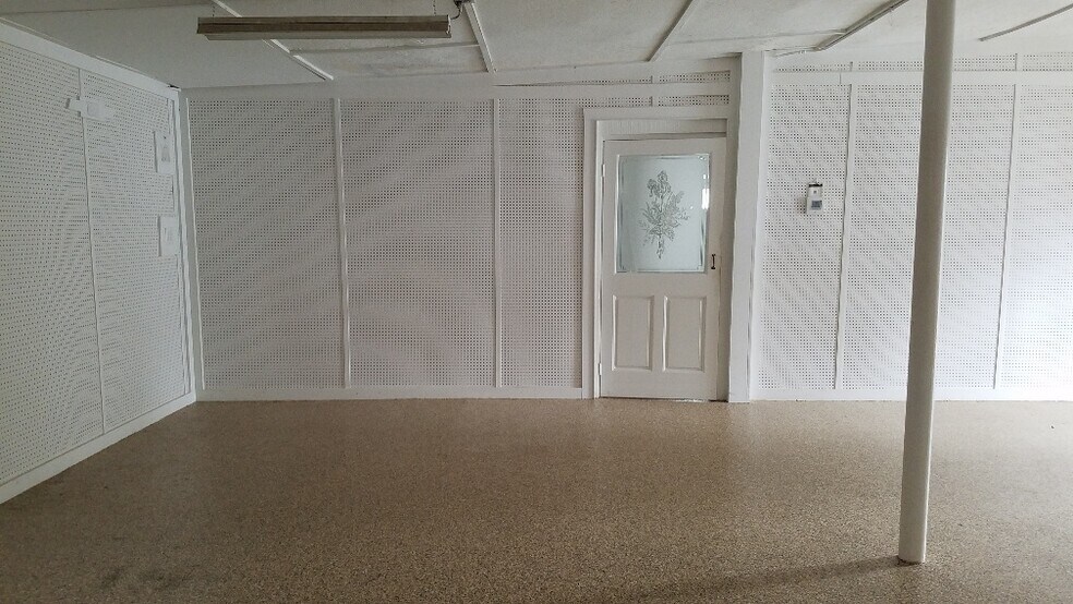 More Photos Of 1623 Broad St, Augusta Light Distribution For Sale