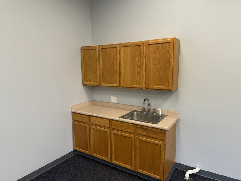 More Photos Of 8191 Birchwood Ct, Johnston Flex For Sale