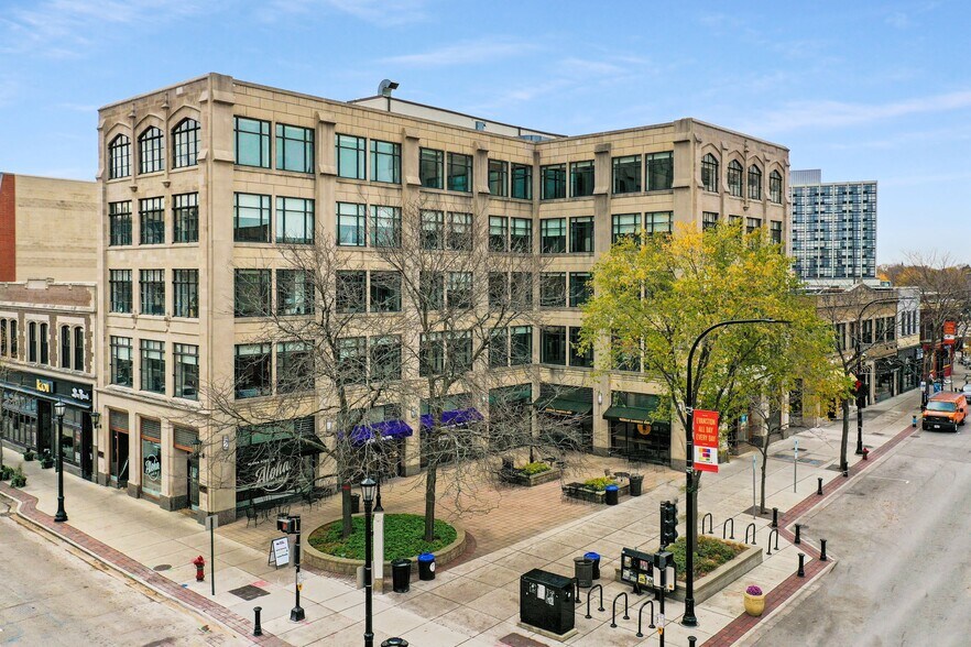 More Photos Of 630 Davis St, Evanston Office For Lease